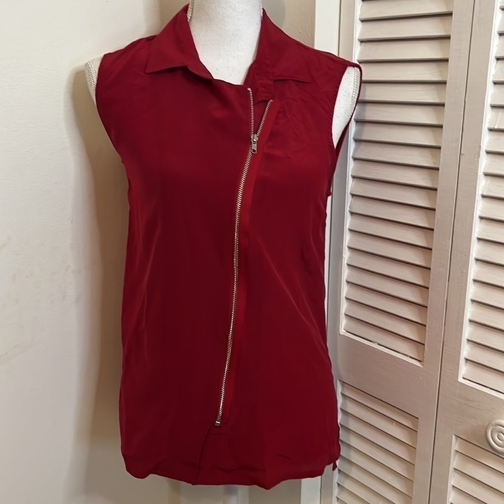 BAILEY 44 Maroon Sleeveless Asymmetrical Zipper Blouse.  Size Small